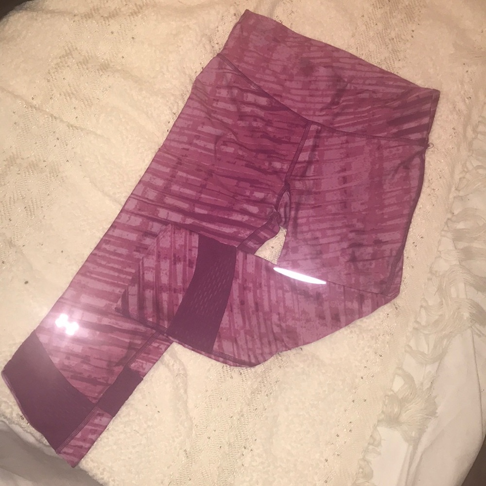 Under Armor “Heat Gear” - crop workout leggings